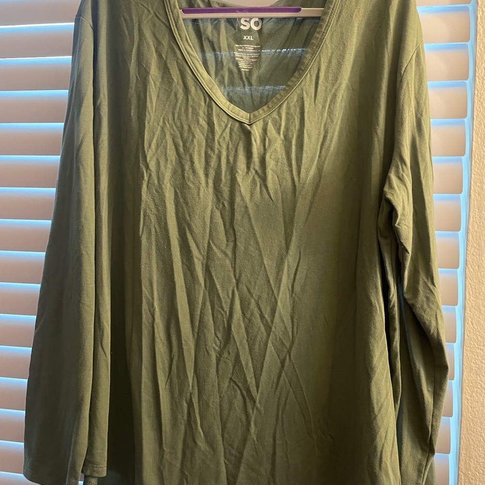 ☘️☘️SO XXL Sage Green V-Neck Shirt